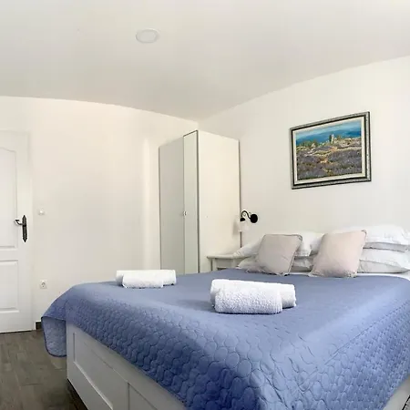 Ana Sea View Apartman *